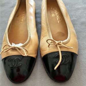 CHANEL Two-Tone Beige and Black Flats